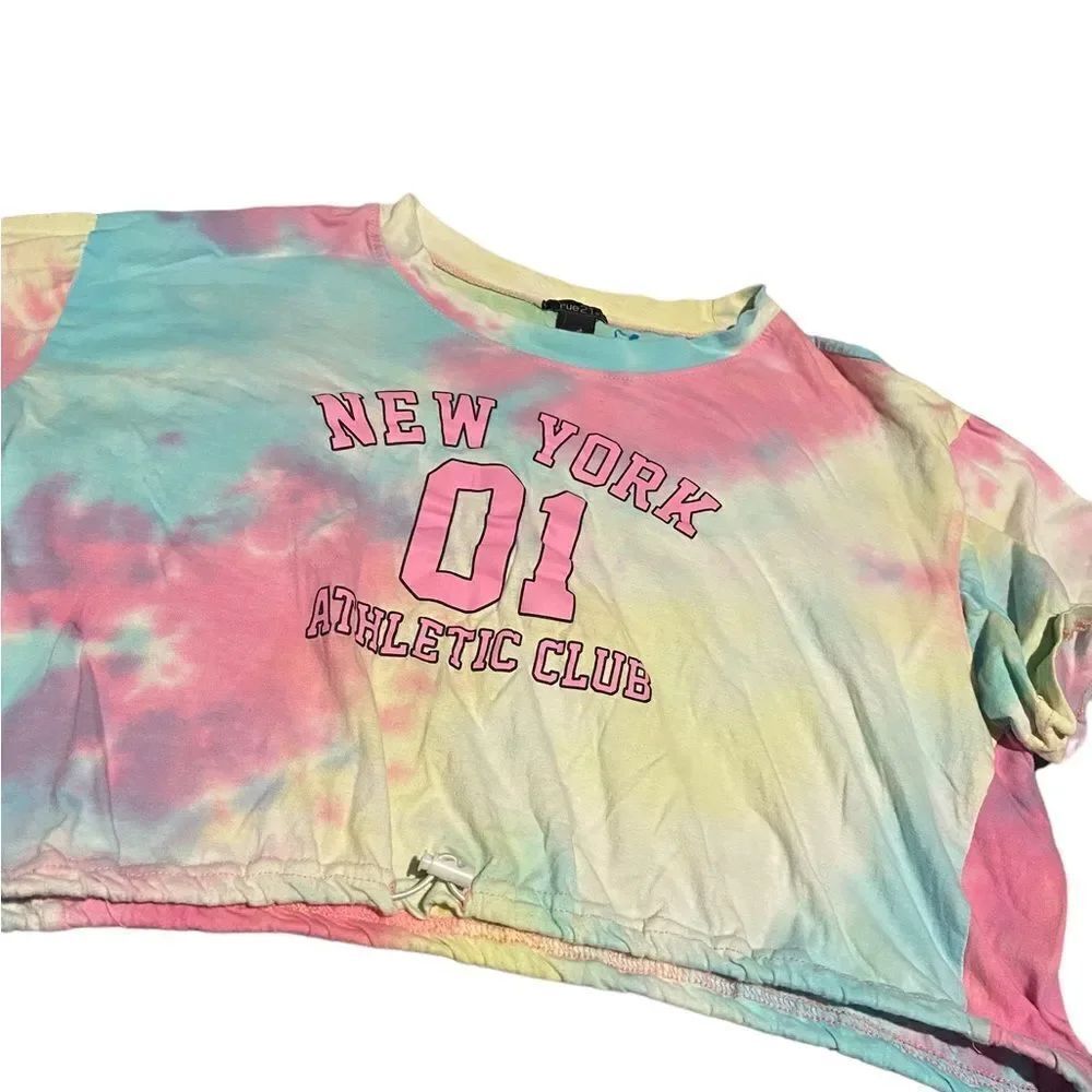 Tie 21 size large adorable cropped tee in excellent condition